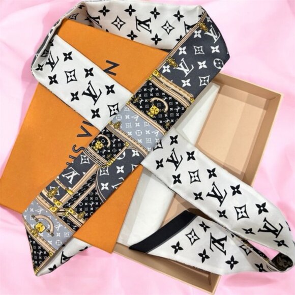 💯authentic Louis Vuitton Silk Scarf with Box - Picture 1 of 3